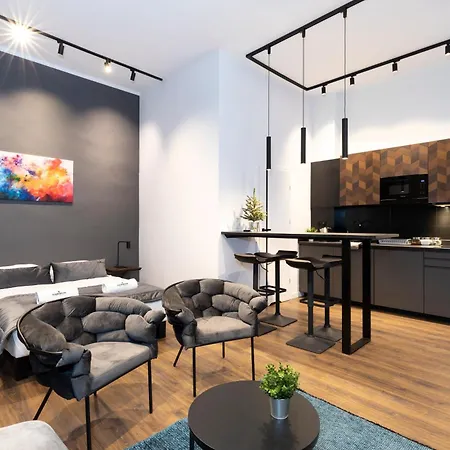 Rainbow Old Town Apartment *