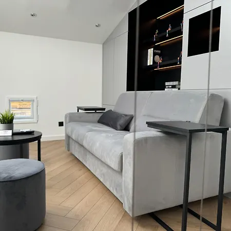 Rainbow Old Town Apartment *