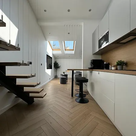 Rainbow Old Town Apartment