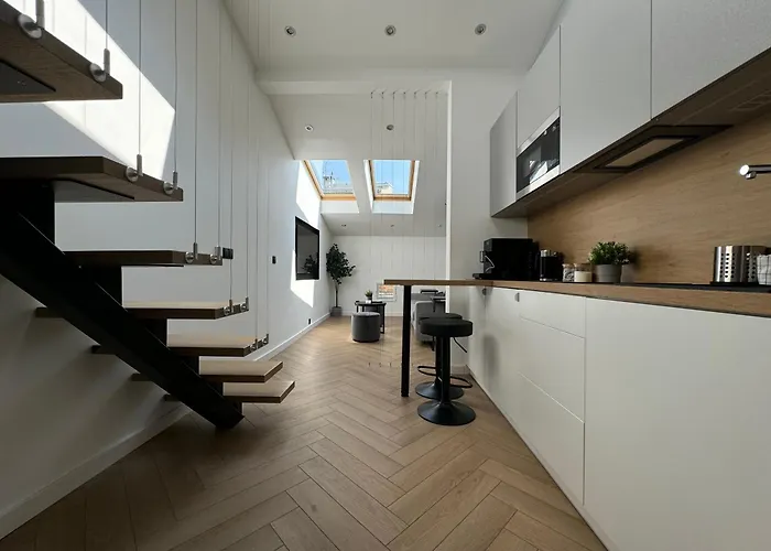 Rainbow Old Town Apartment